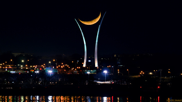 Crescent Moon setting over the US Air Force Memorial