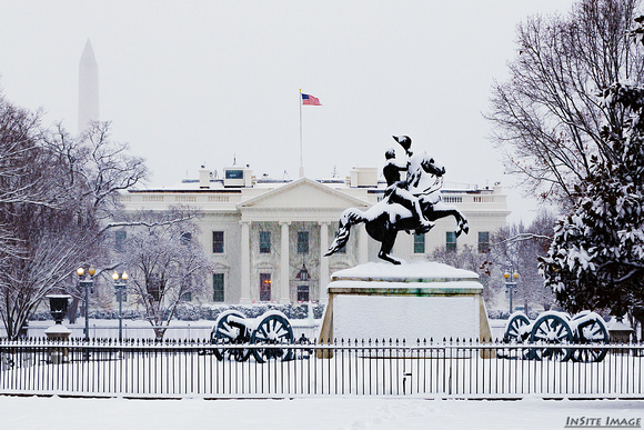 Morning snow at the White House
