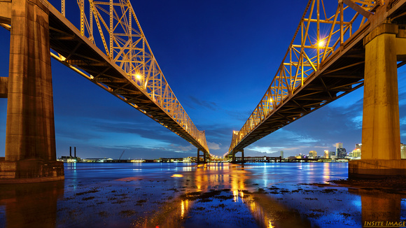 Crescent City Connection - twin cantilever bridges - New Orleans